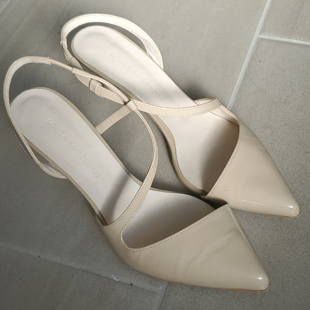 Minimalistic nude heels